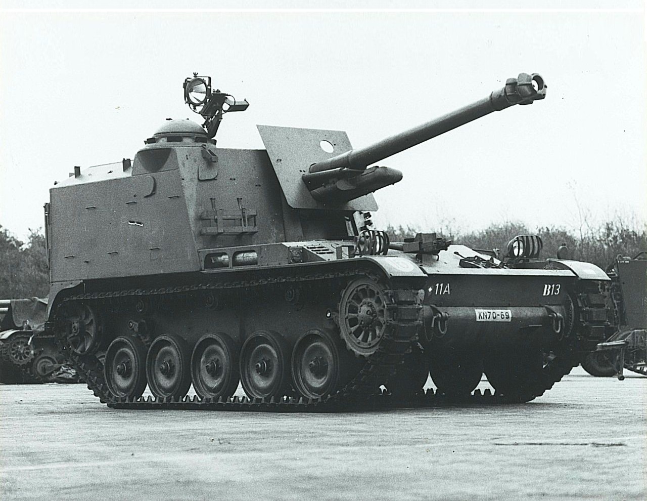 AMX pantser rups artillerie houwitser 105 mm zelfrijdend