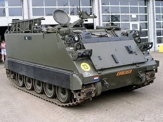 M113A1 voertuig van 13 Pantsergeniecompagnie