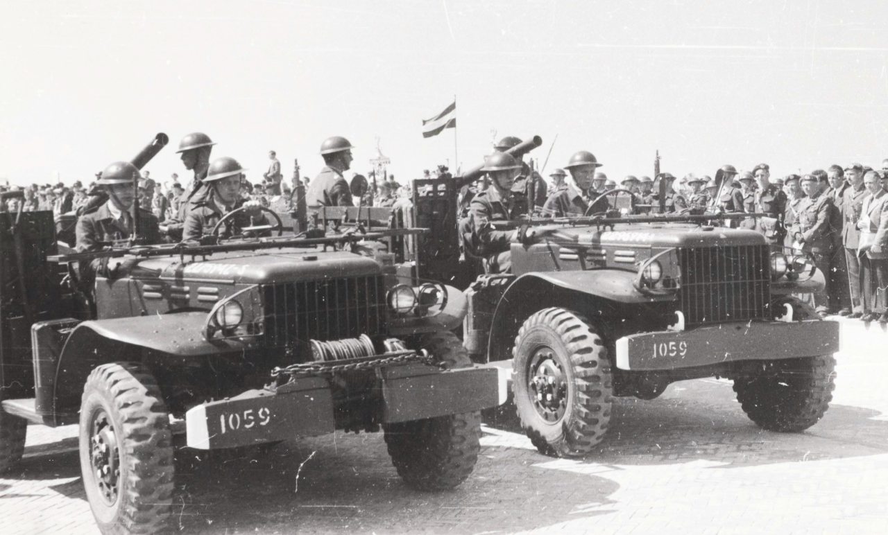 Dodge WC 51 of 52 met M55 vierling punt vijftig getrokken