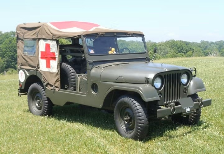 M170 Ambulance jeep