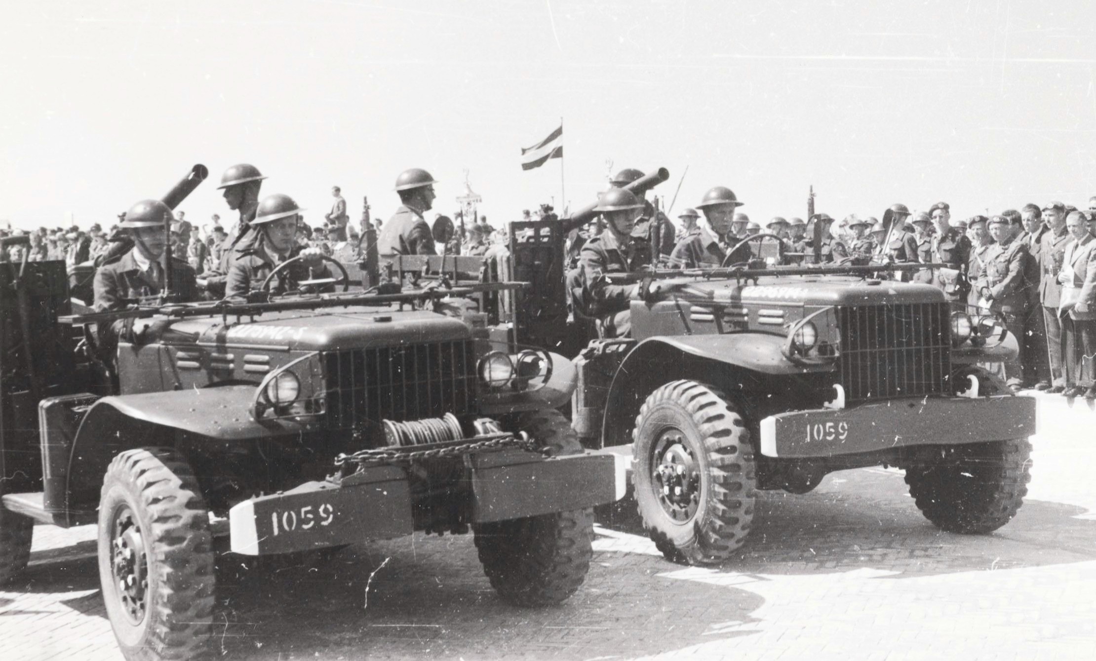 Dodge WC 51 of 52 met M55 vierling punt vijftig getrokken