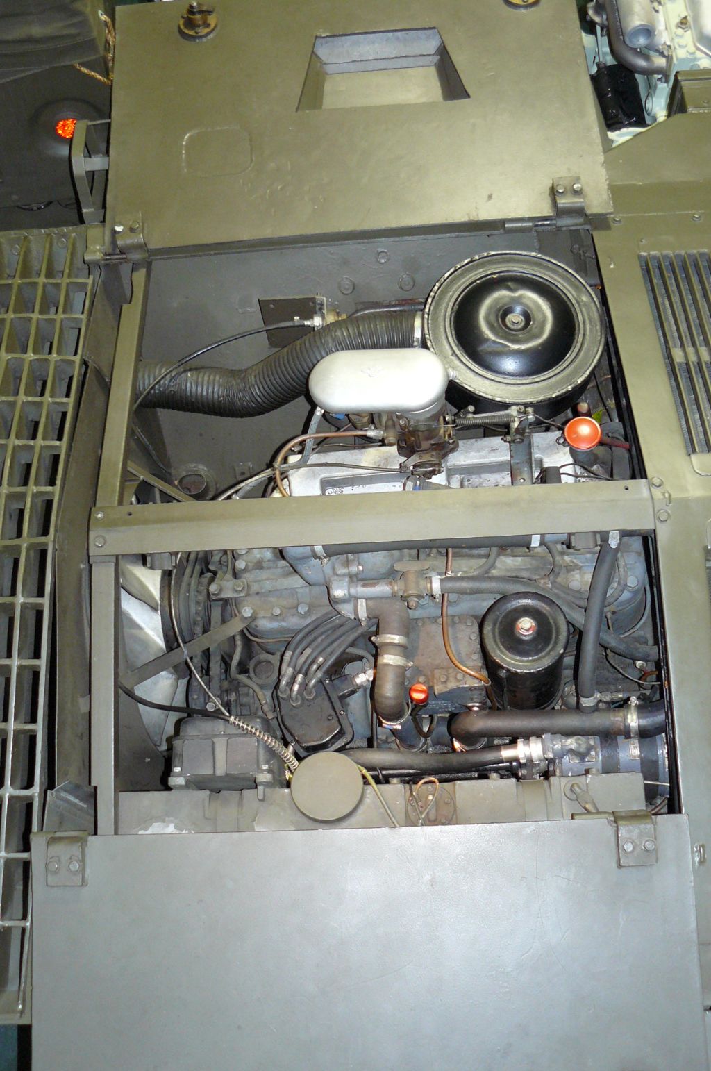 DAF YP 104 Motorruimte achterin