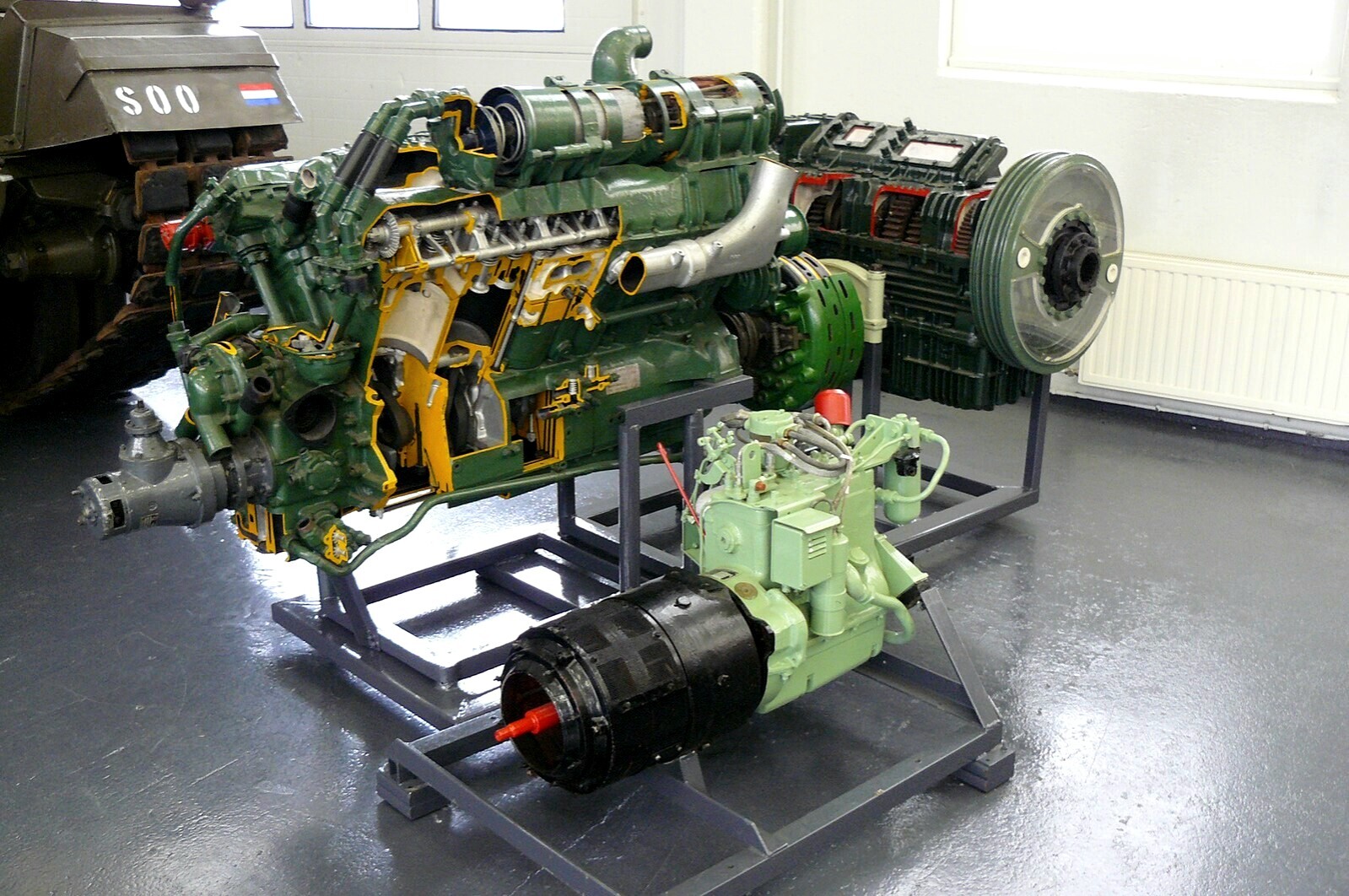 Motor hulpmotor en versnellingsbak Centurion