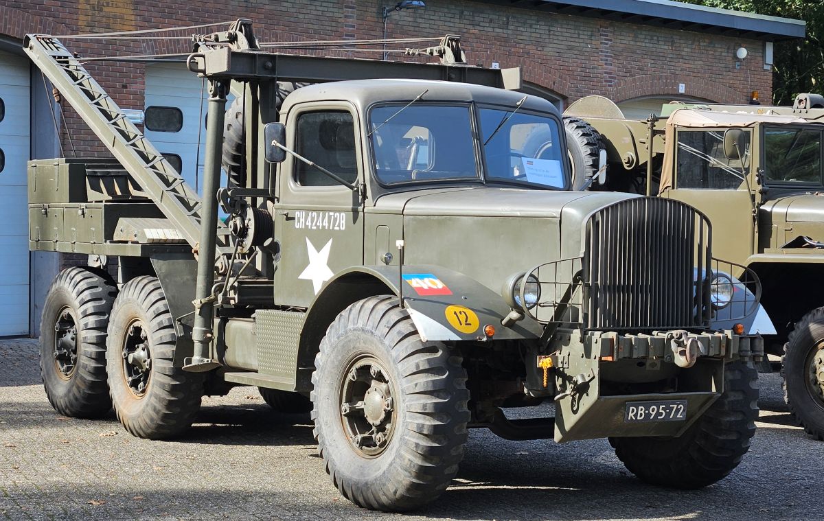 Takelautoi Mack LMS 53
