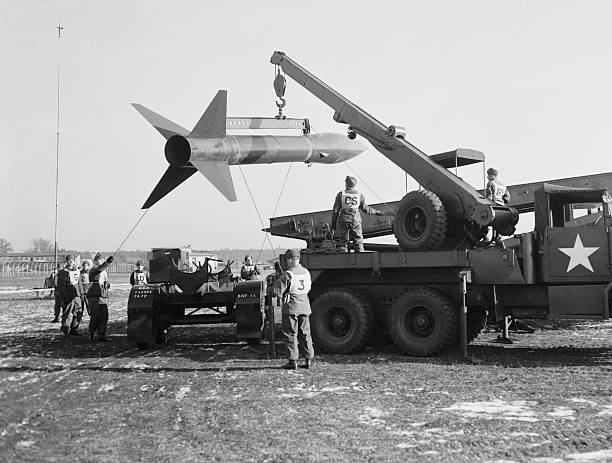 Takelauto International M62 met Honest John raket