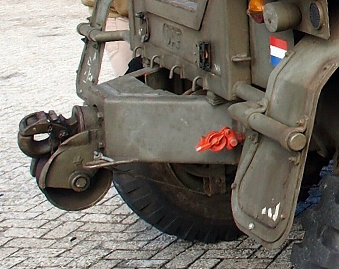 DAF YF 328 artillerietrekker trekhaakinrichting
