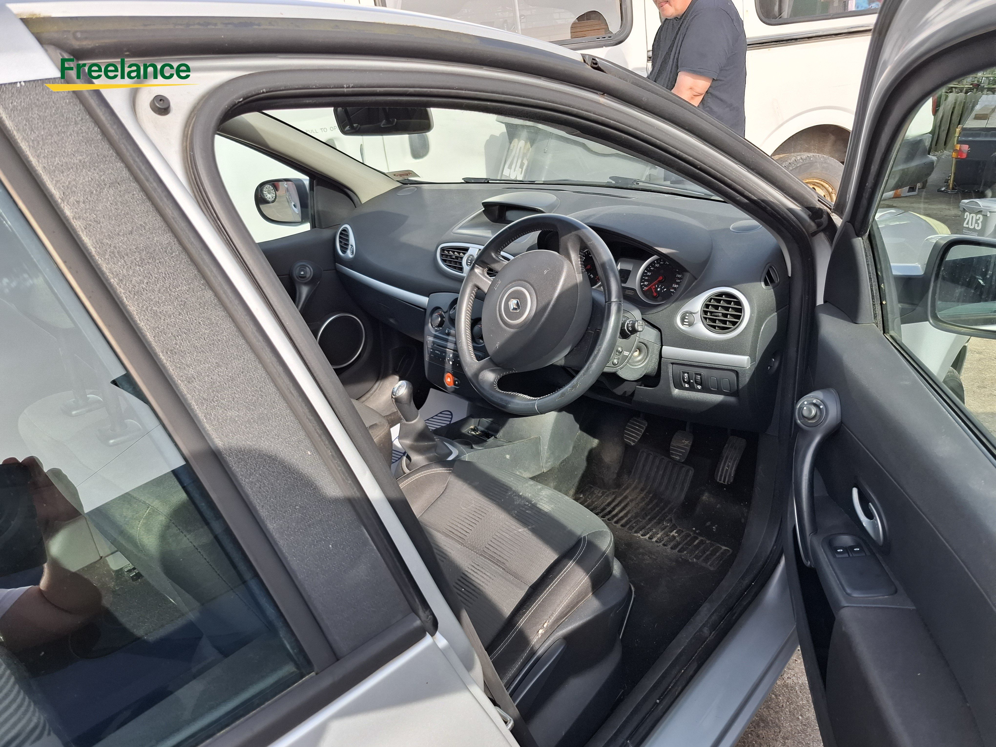 2010 Renault Clio image 5