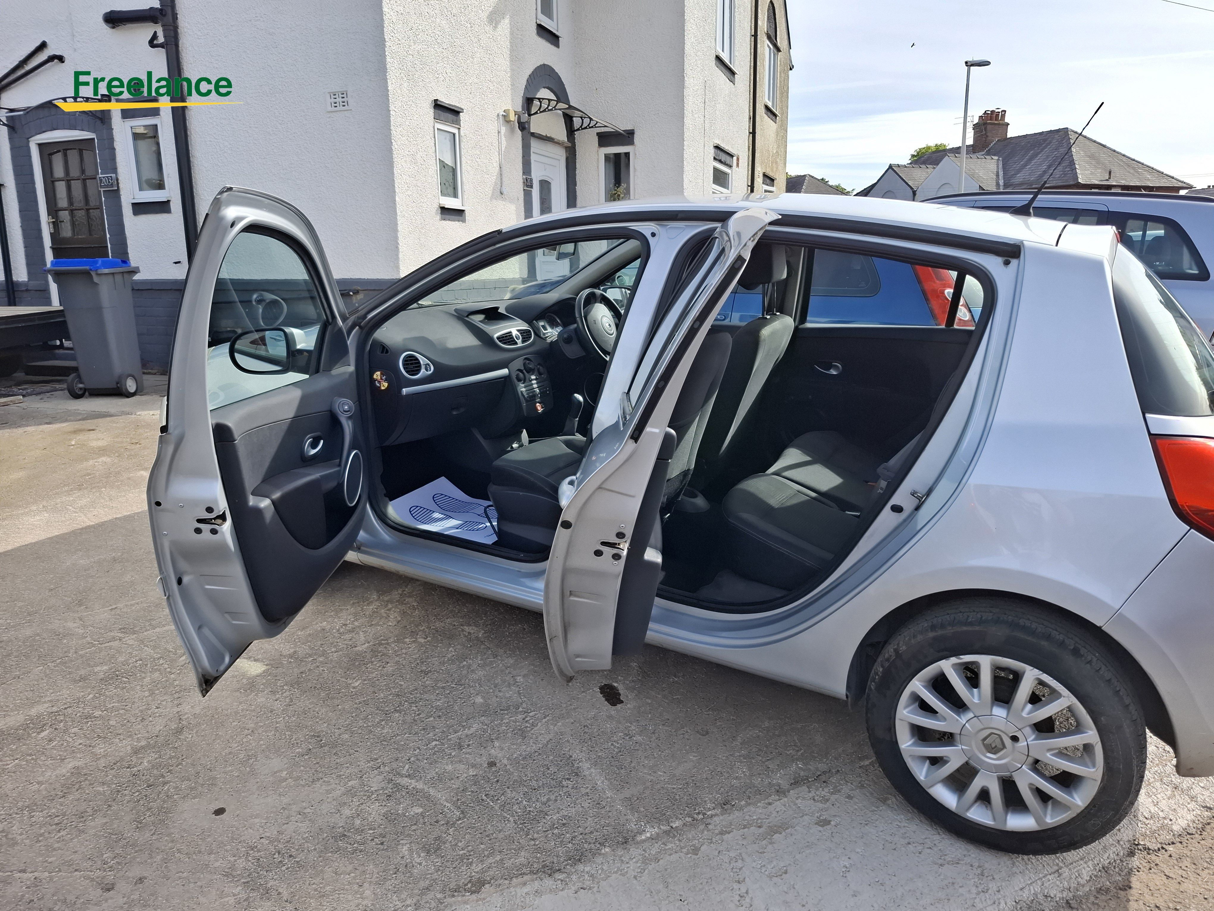 2010 Renault Clio image 6