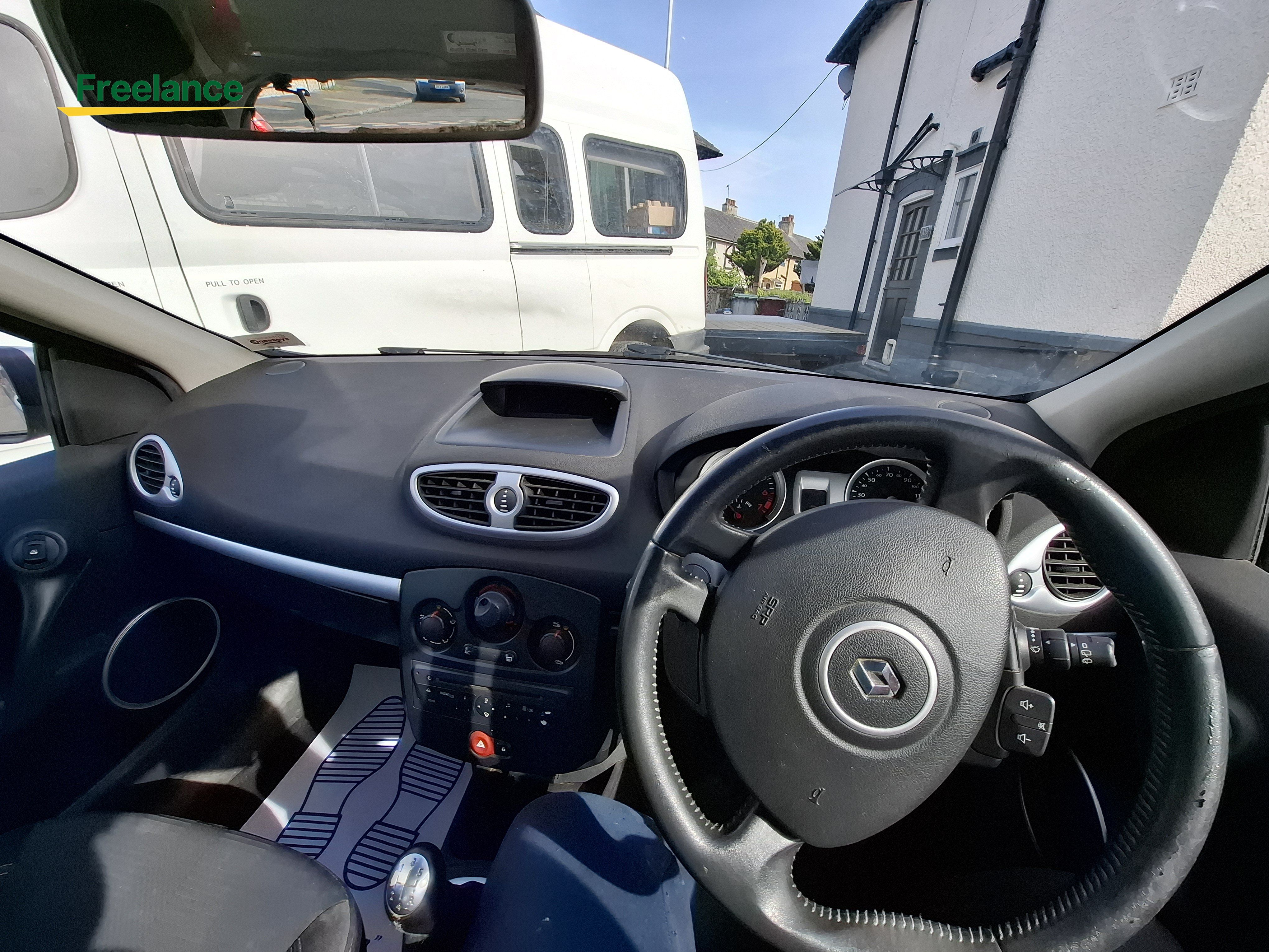 2010 Renault Clio image 7