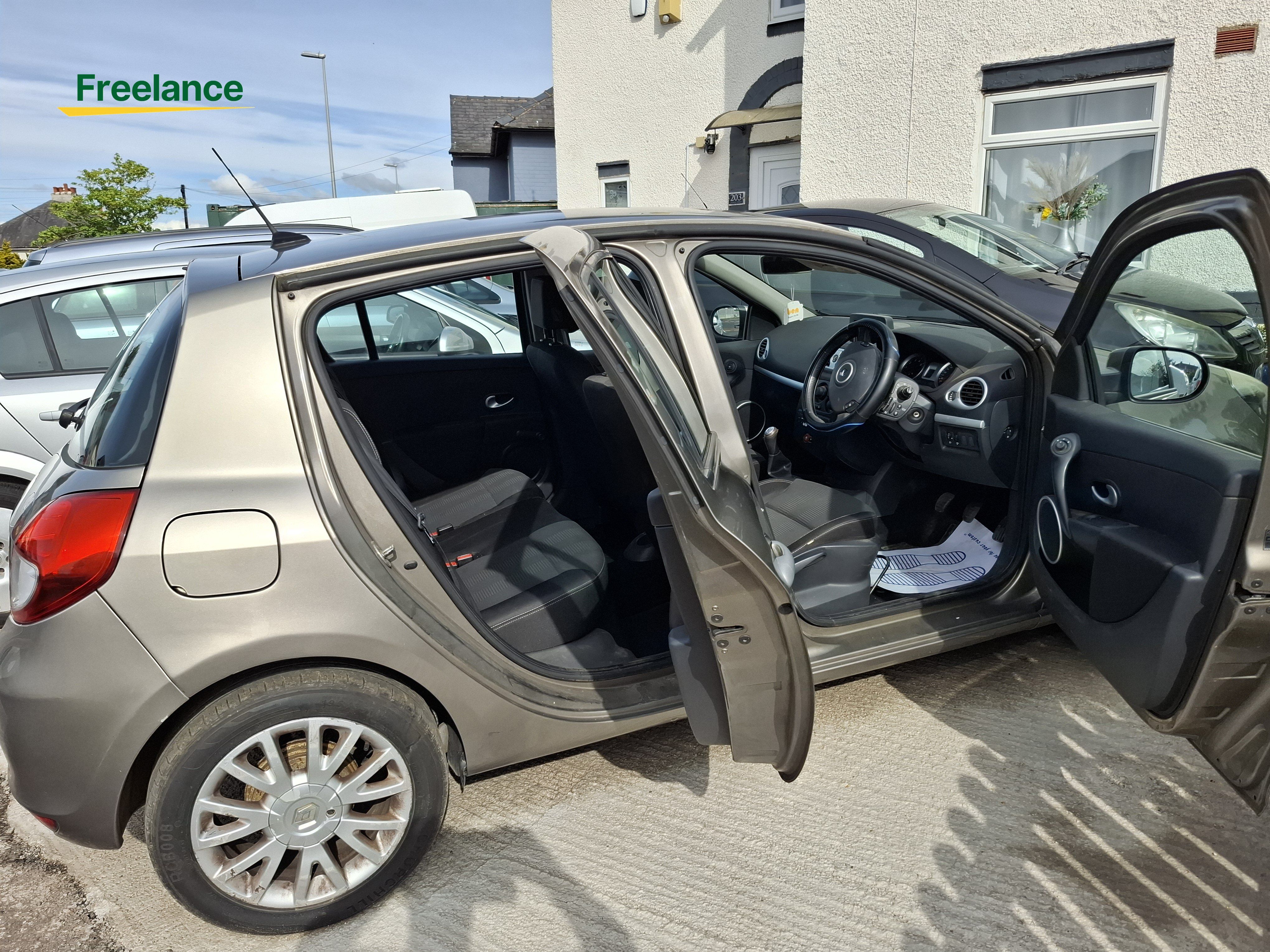 2010 Renault Clio image 6