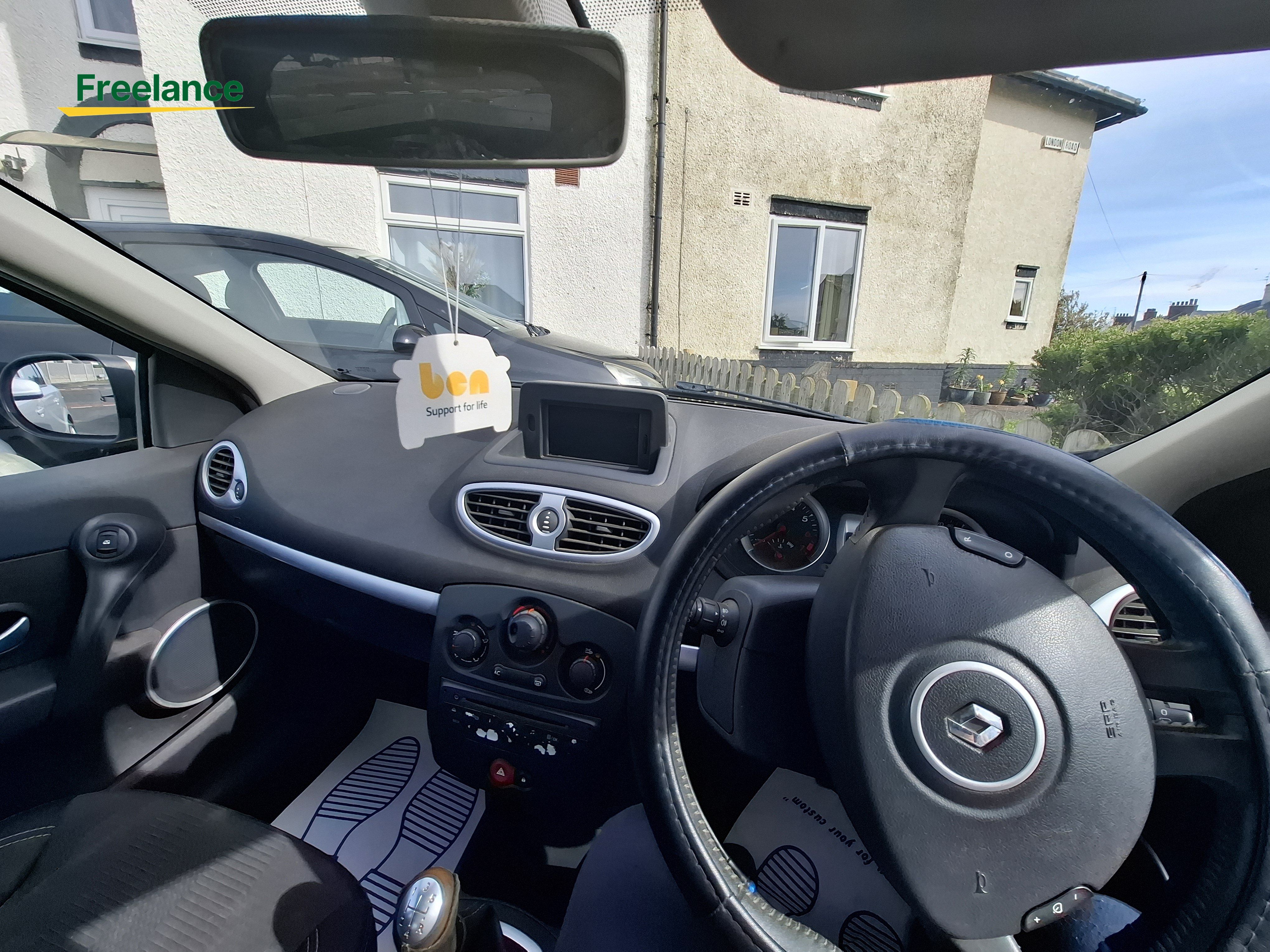 2010 Renault Clio image 7