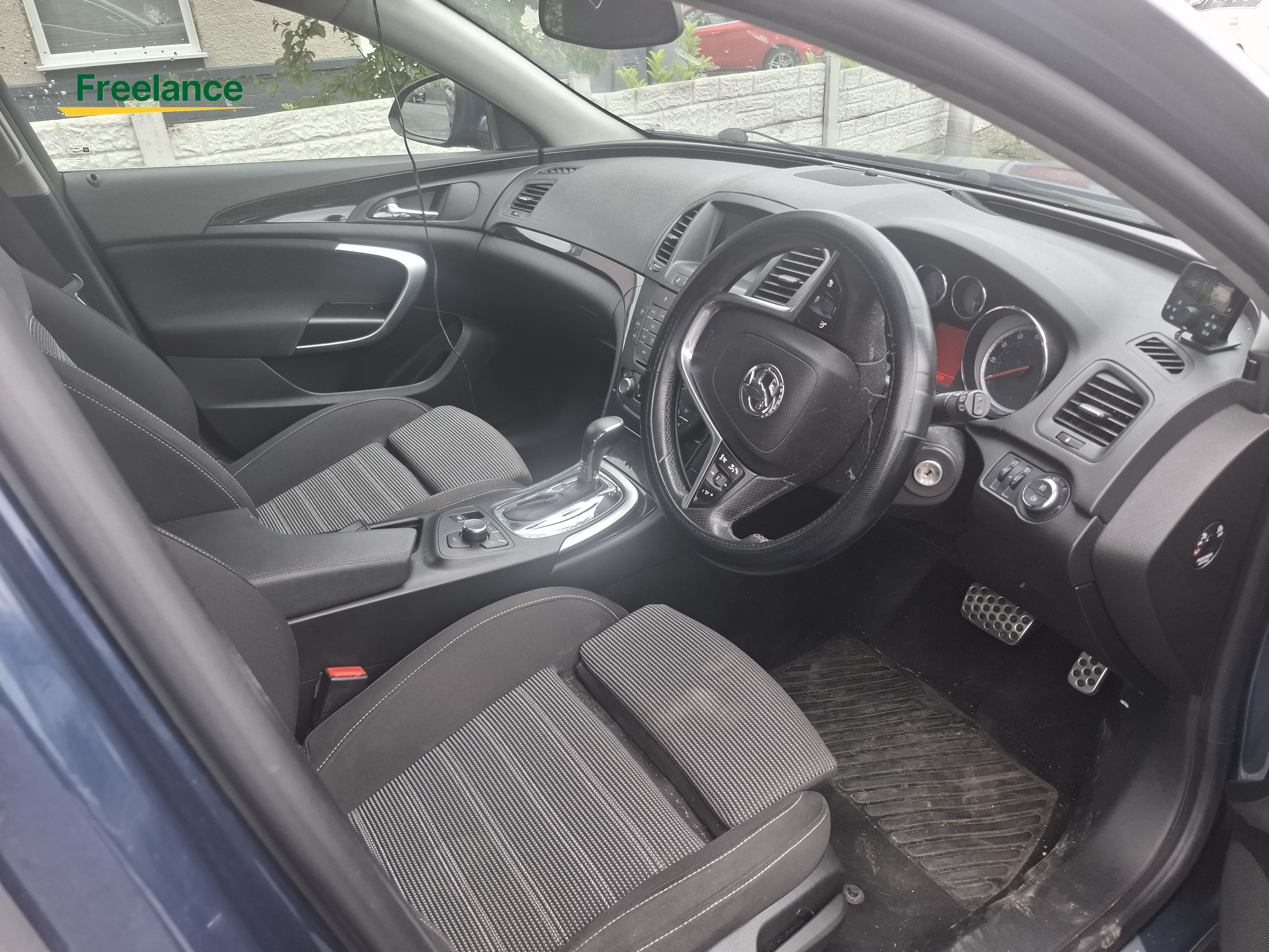 2011 Automatic Vauxhall Insignia image 6