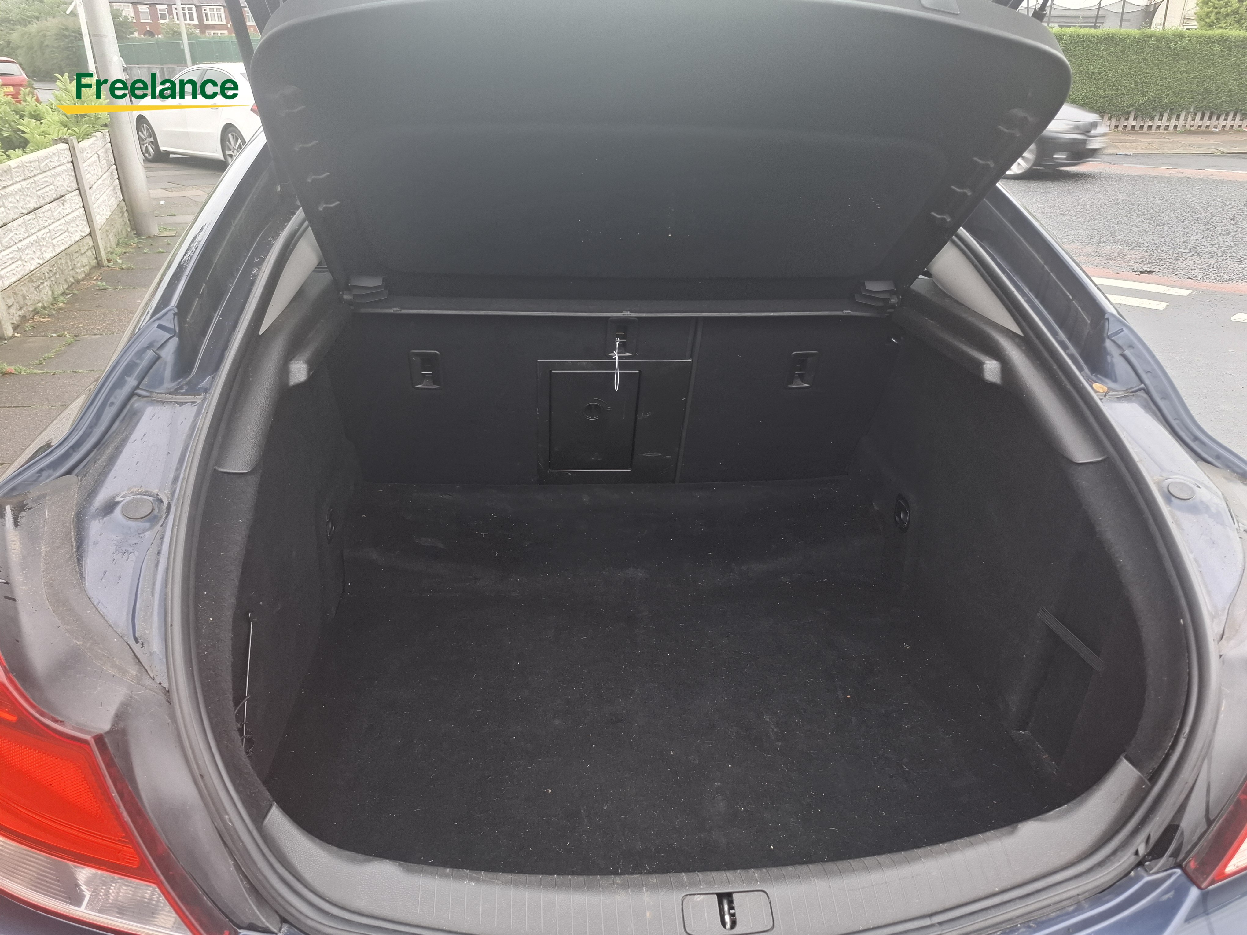 2011 Automatic Vauxhall Insignia image 7