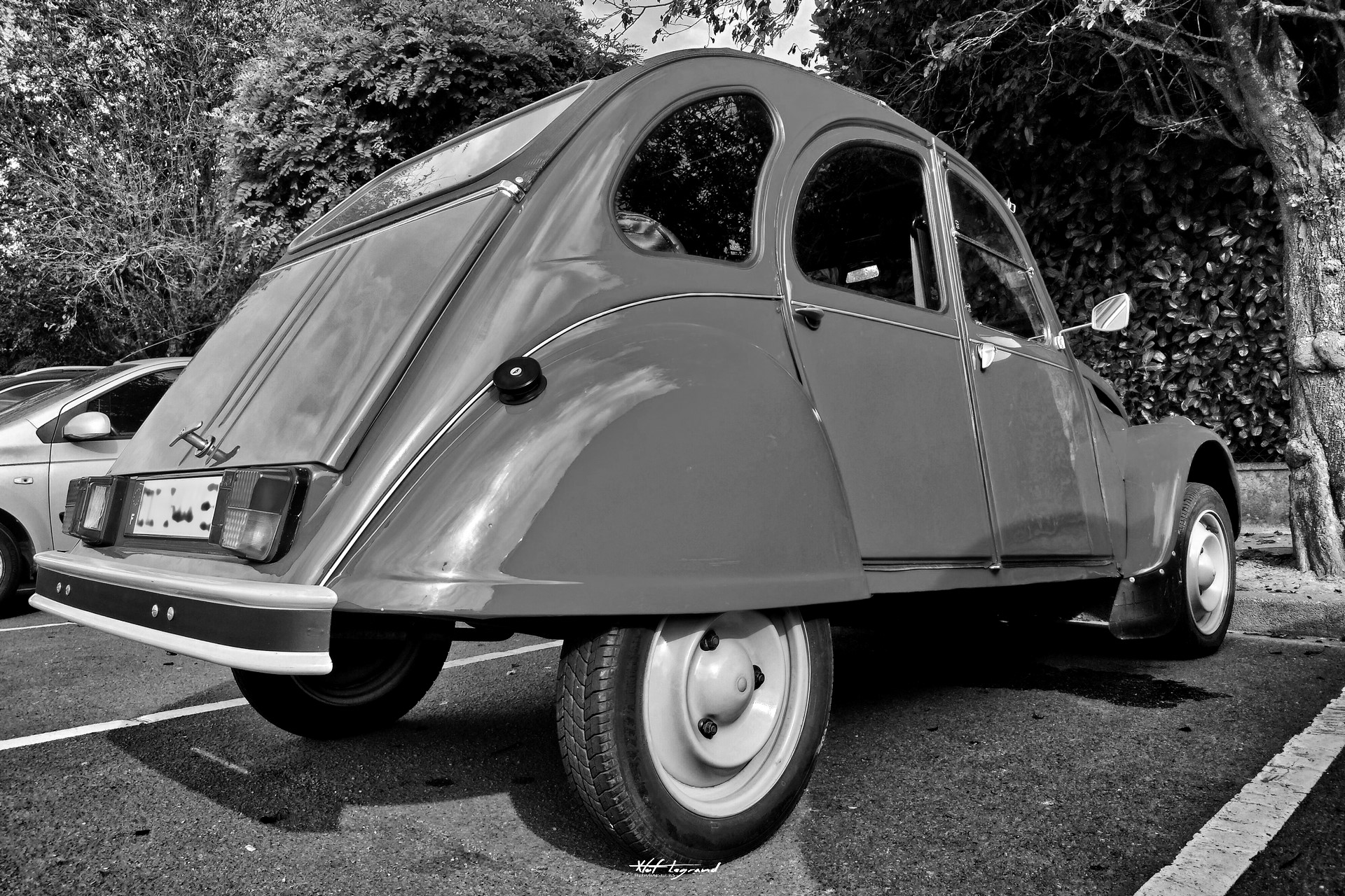 Une 2CV rouge