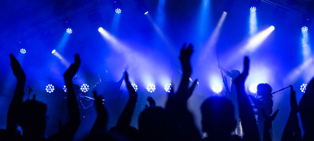 What is the difference between a concert and a music festival?