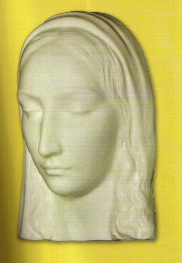 Altorilievo in ceramica realizzato da Lorenzo Ferri con la supervisione di Maria Valtorta