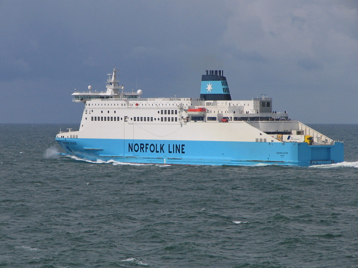 Halverwege het Kanaal kwamen we het zusterschip Maersk Dover tegen