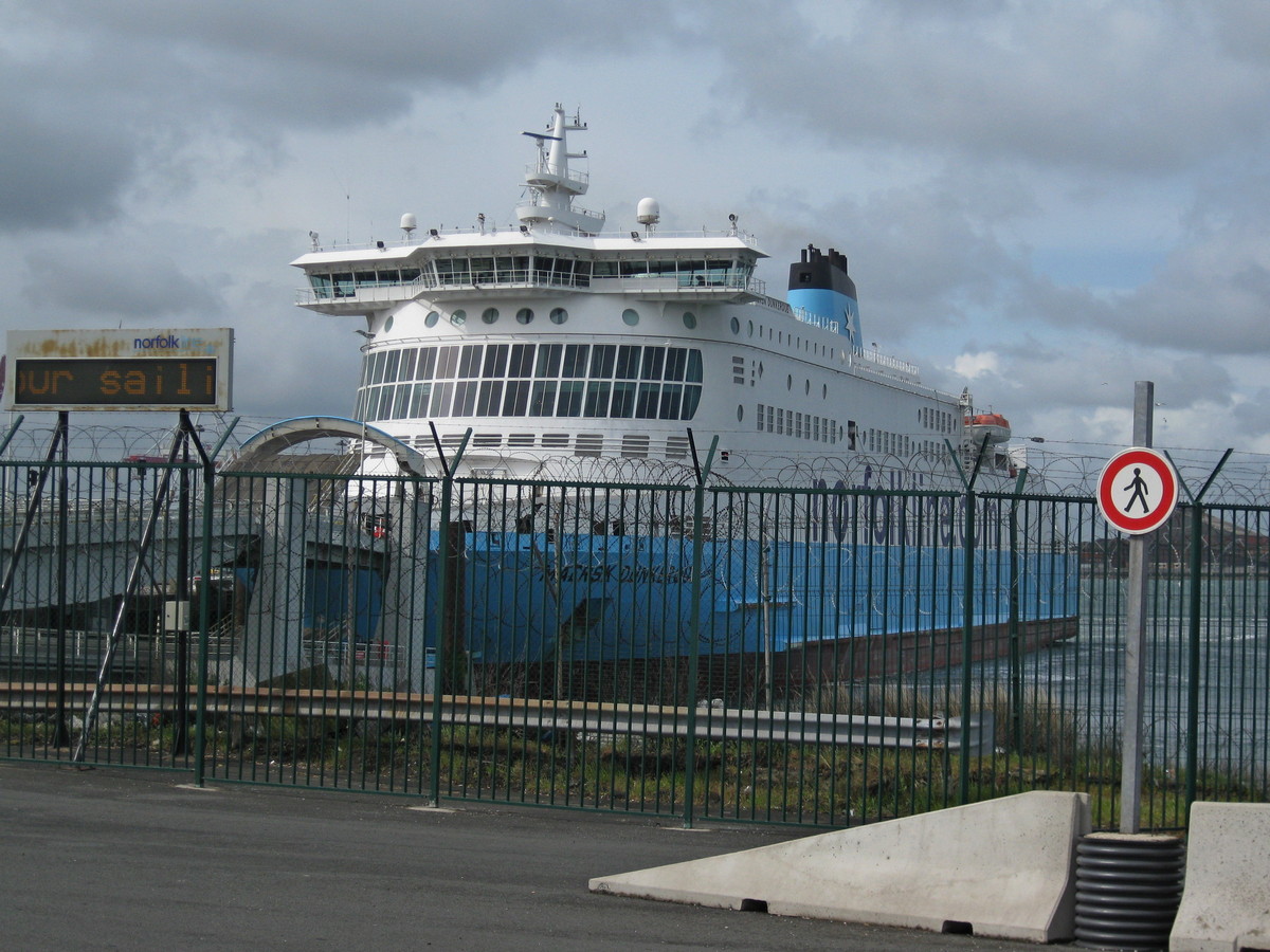 Maersk Dunkerque in de haven van Duinkerke. Van Kapelle naar Oxford