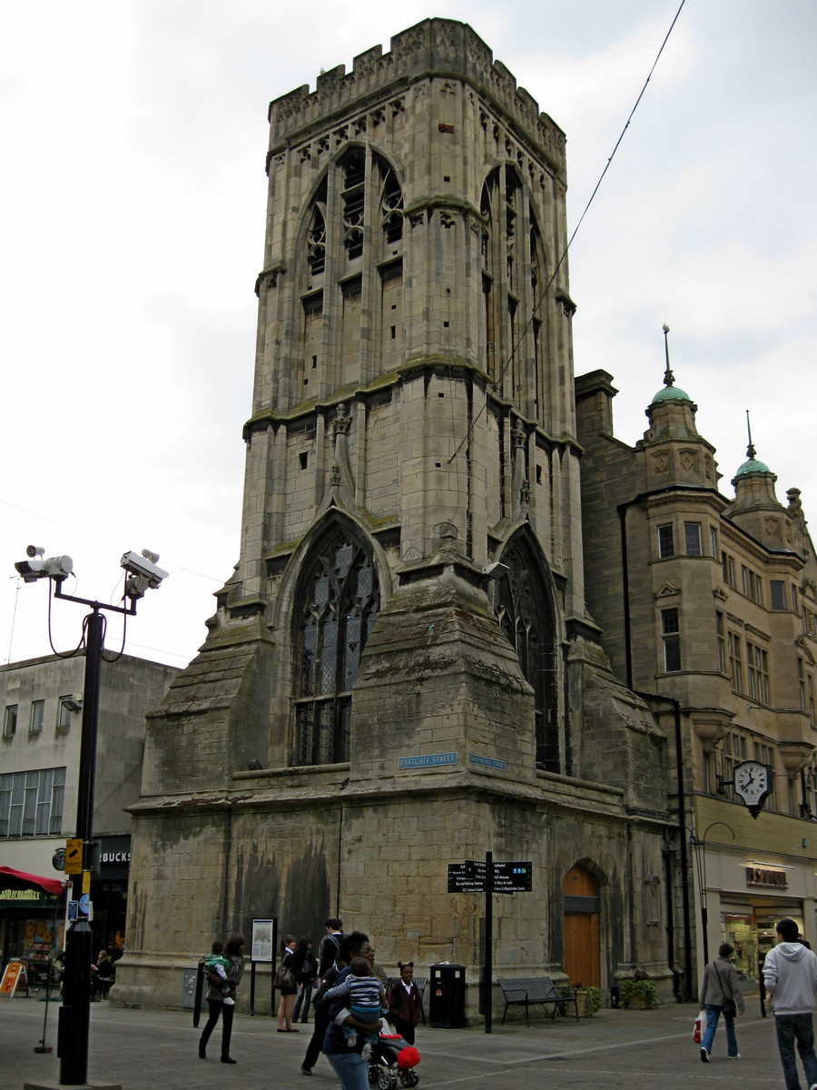Gloucester, St. Michael’s Tower op Gloucester Cross