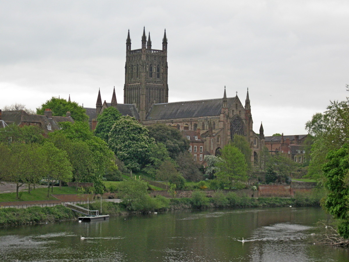 Worcester Cathedral boven de River Severn. Van Cheltenham naar Worcester