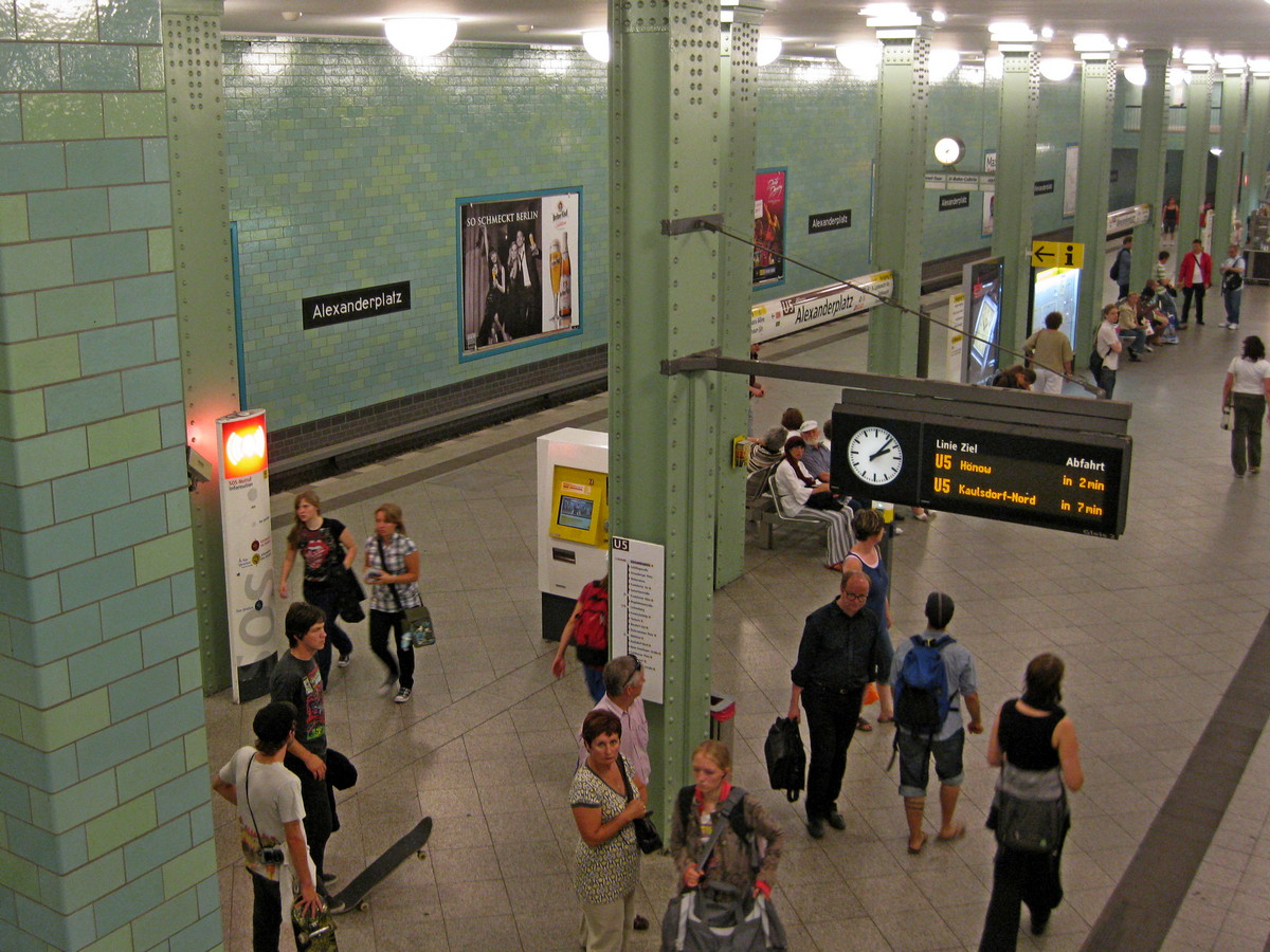Berlijn, S-Bahn Station Alexanderplatz