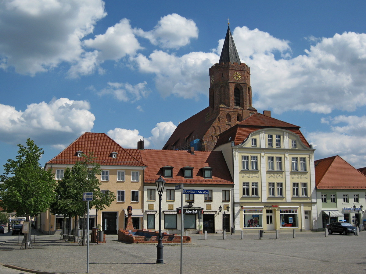 Beeskow, Marktplein met Sankt Marienkirche