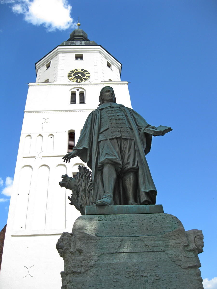 Lübben, standbeeld Paul Gerhardt voor Paul Gerhardtkirche. Van Berlijn naar Cottbus