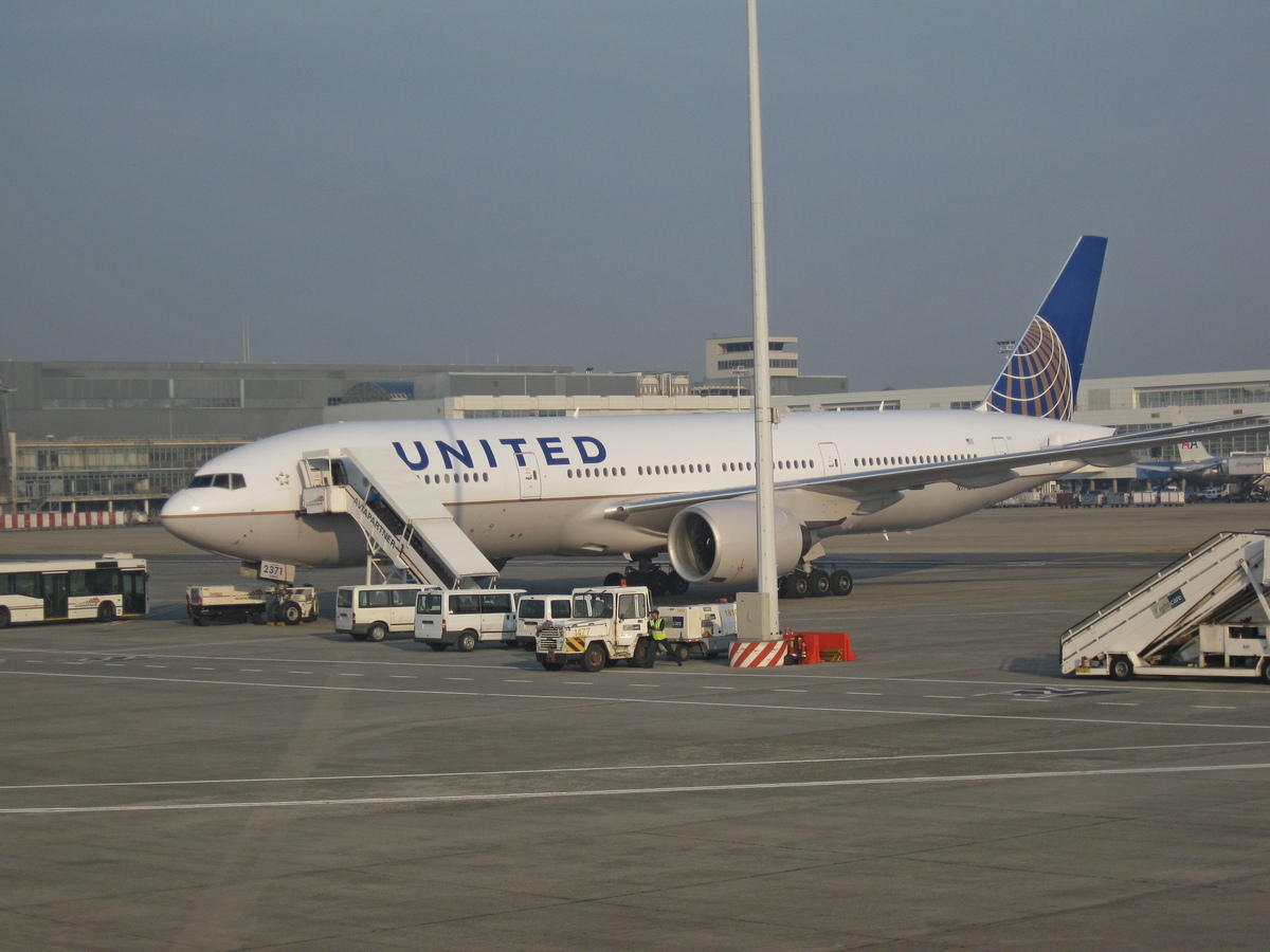 United Airlines Boeing 777 in de kleuren van Continental Airlines