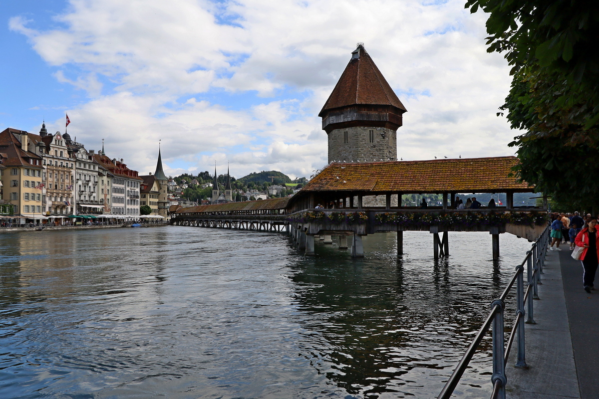 Kapelbrücke Luzern. van stein naar unterbäch