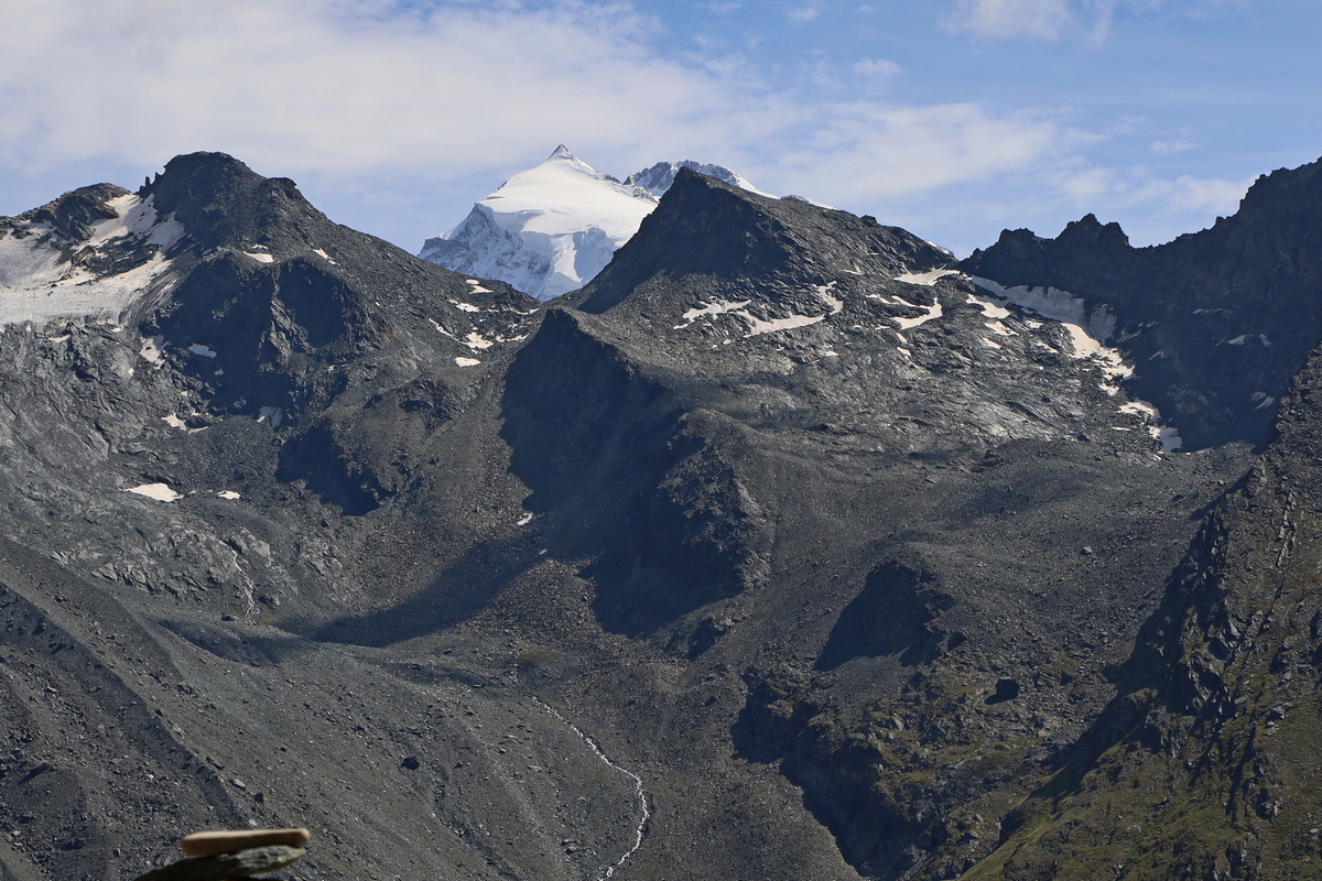 Oberrothorn met daarachter een stukje van het Monte Rosamassief,
gezien vanaf de Täschhütte