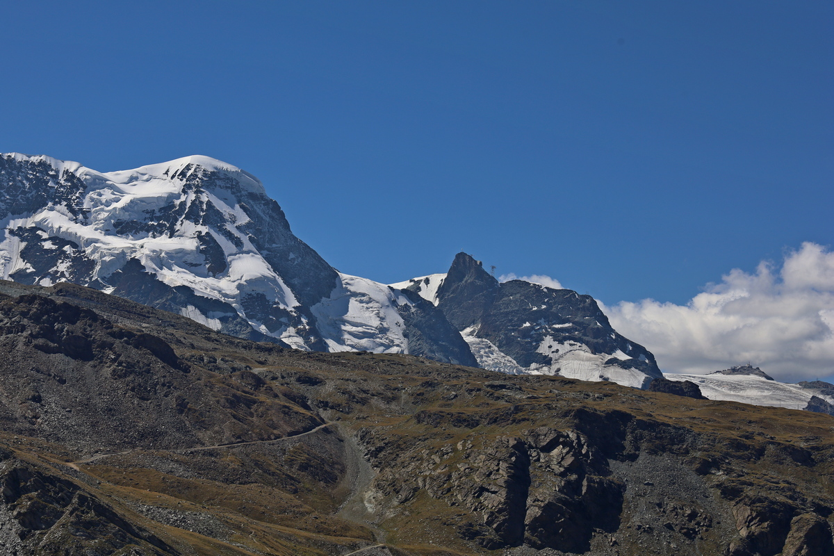 Breithorn (links) en Klein Matterhorn (rechts) achter de Gornergrat