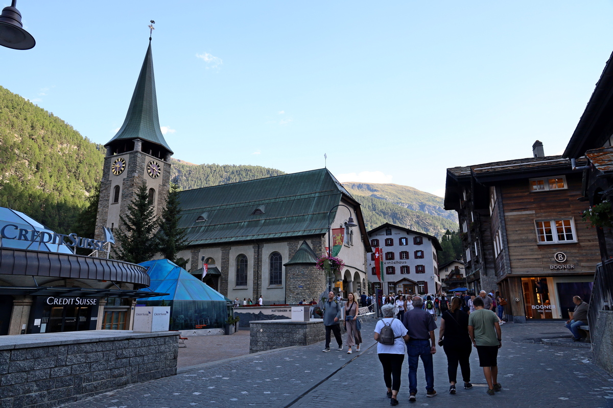 Zermatt, kerk en gemeentehuis