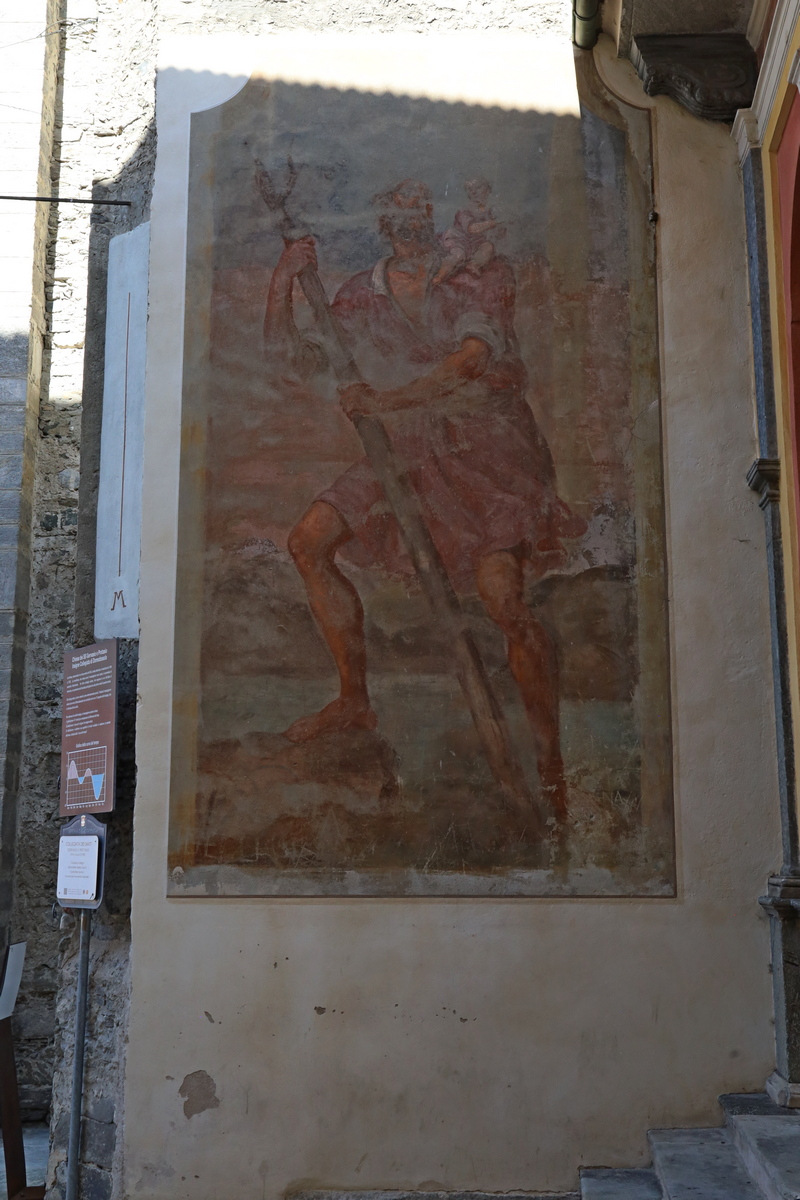 Muurschildering van St. Christoffel op Chiesa dei Santi Gervasio e Protasio, Domodossola