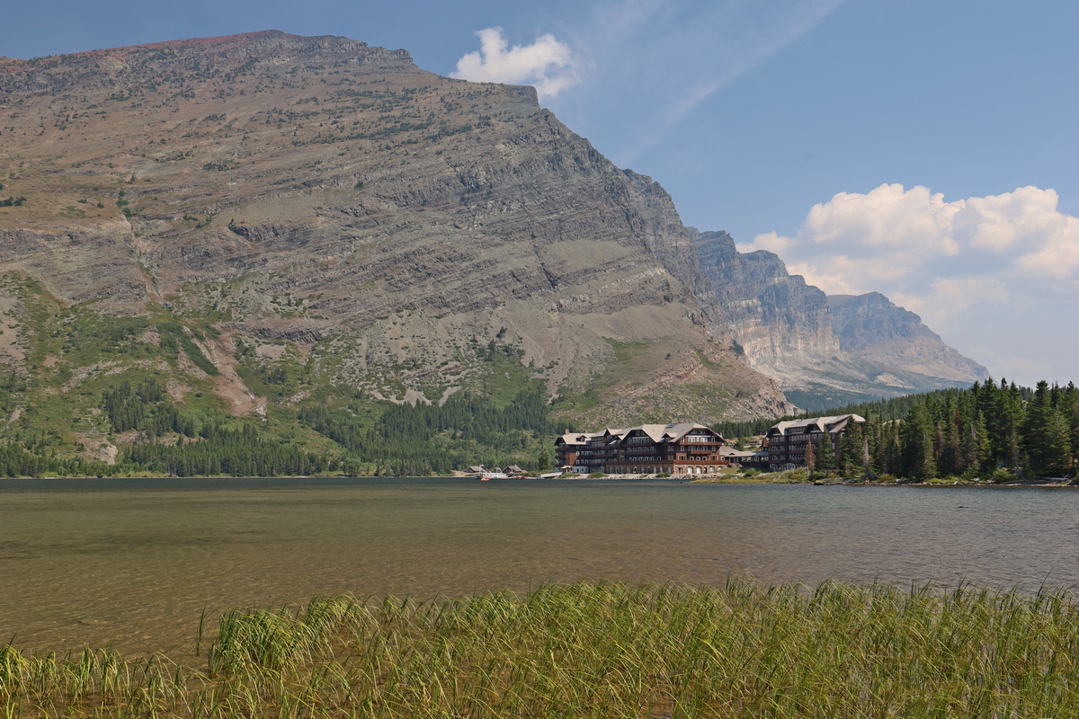 Many Glacier Hotel aan Swiftcurrent Lake