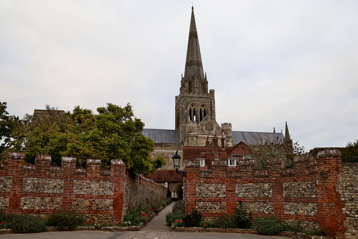 Chichester Cathedral vanuit het zuiden