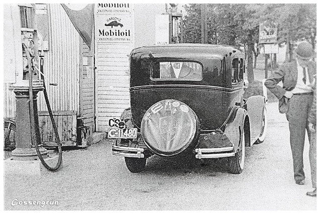 640x480/Tankstelle_bei_der_Kirche_um_1920_web.jpg