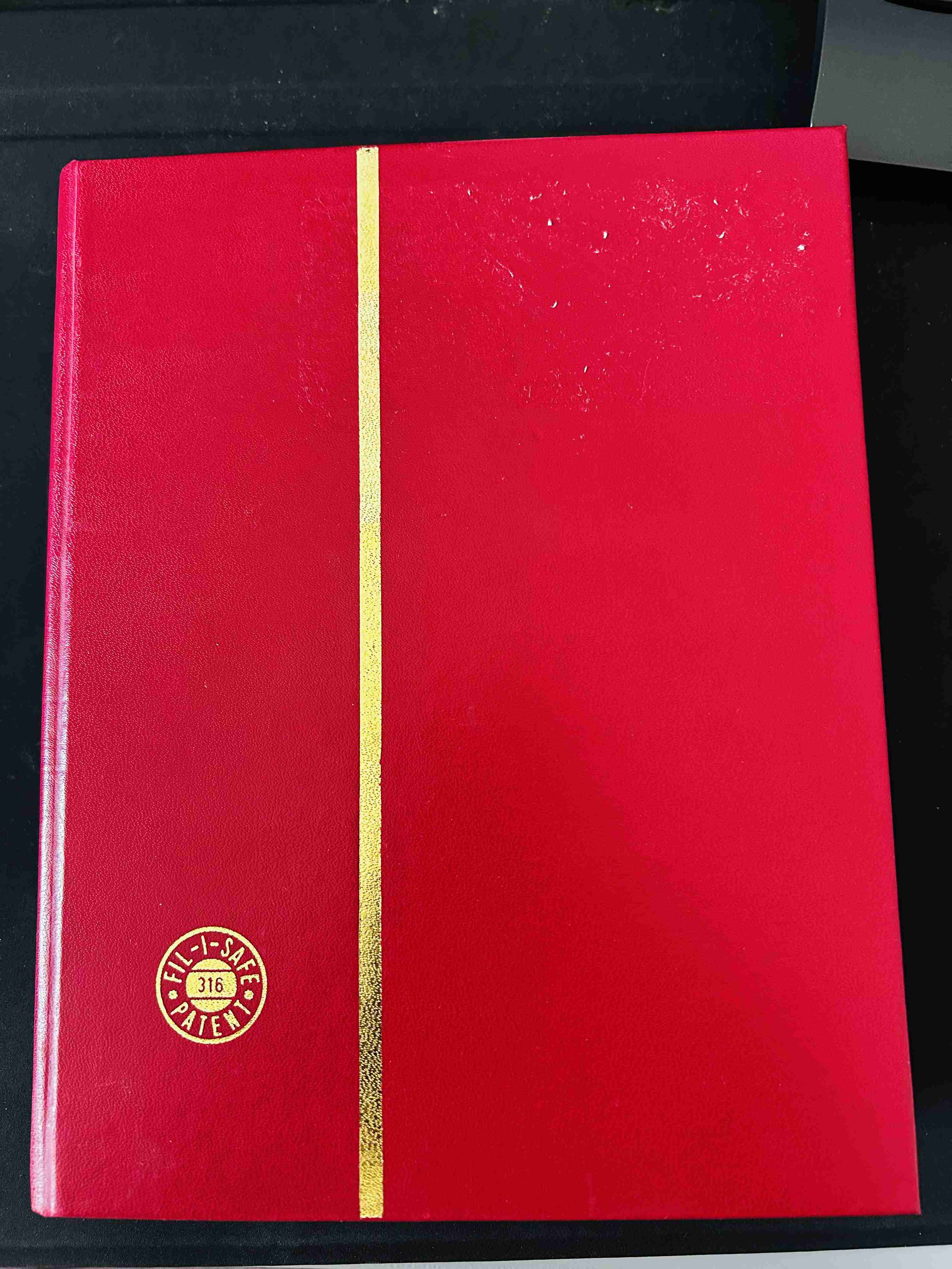 Collection of 360 Mint stamps from GB in Stockbook and old stamps.