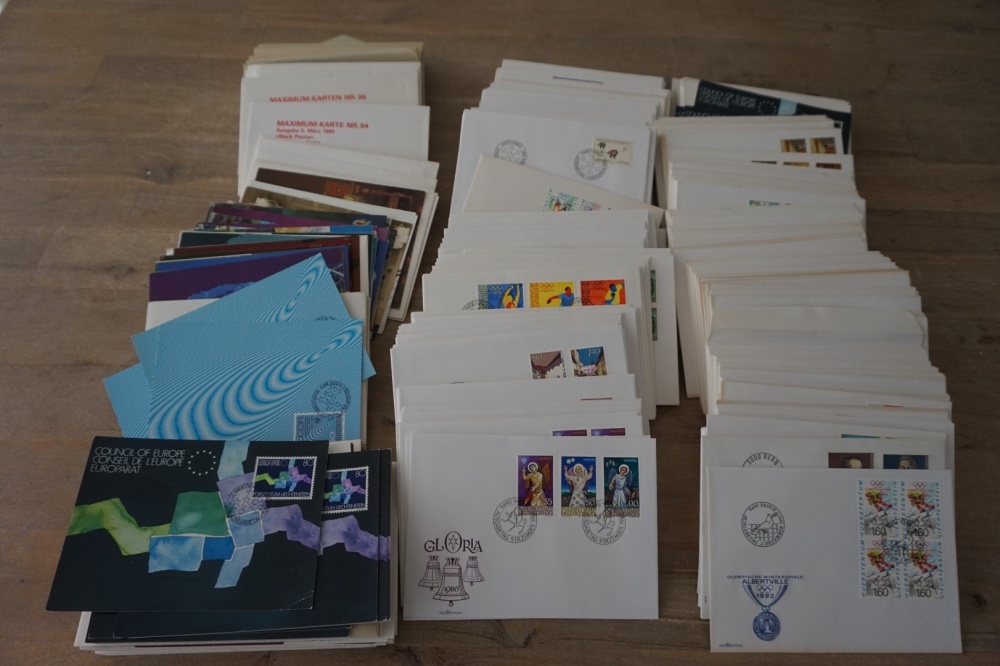 Liechtenstein lot 700 FDC covers and maximumcaards