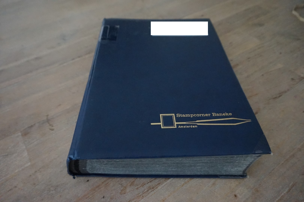 Great Britain stamp collection in thick stockbook