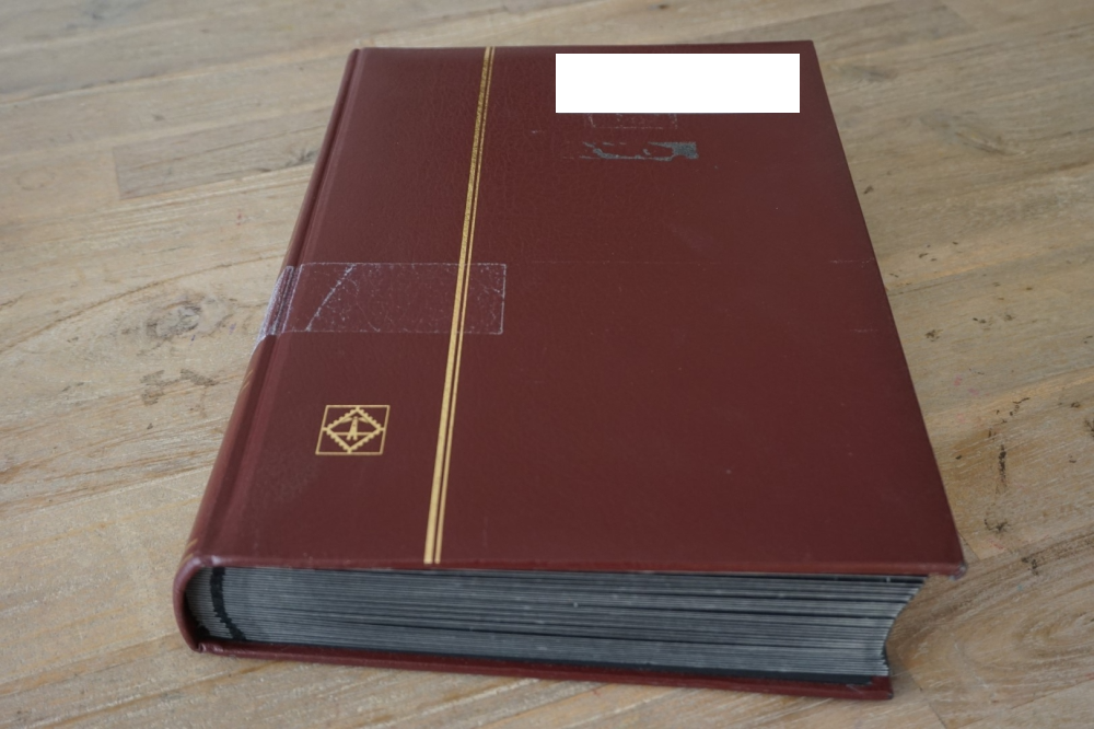 Thick stockbook with stamp collection Italy. Old classic high CV.