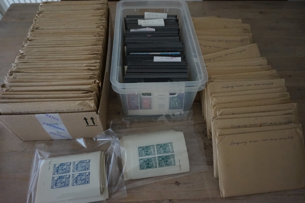 Box with about 450 stockcards with good stamp variation. A lot Europe and Congo
