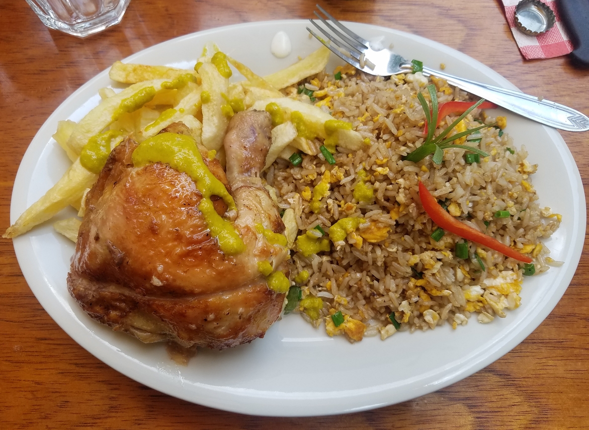 Pollo a la Brasa con Arroz Chaufa