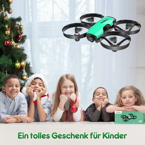 Kinder freuen sich über eine Spielzeugdrohne als Geschenk.