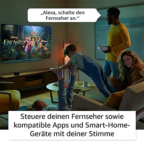 Familie nutzt Sprachsteuerung für den Fernseher.