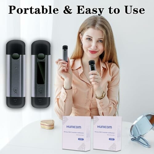 Frau hält tragbares Gerät neben Hunicom-Verpackungen.