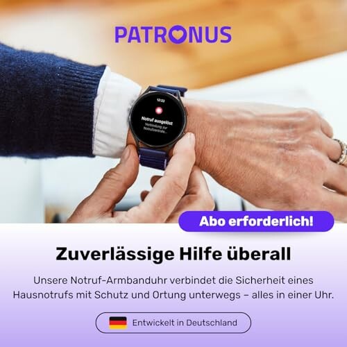 Person trägt Notruf-Armbanduhr