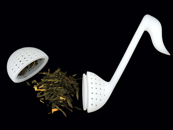 Filtro da tè o tisana in silicone bianco a forma di nota