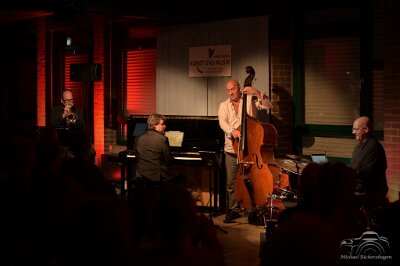 20250328-204327-DSC_3500_v2