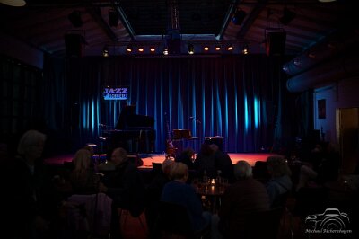 20250409-193346-DSC_3933_v1