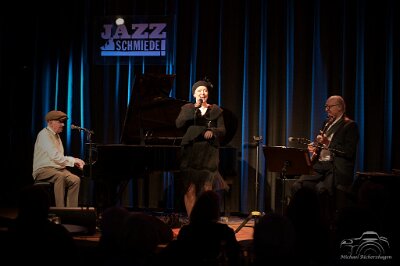 20250409-201200-DSC_3990_v1